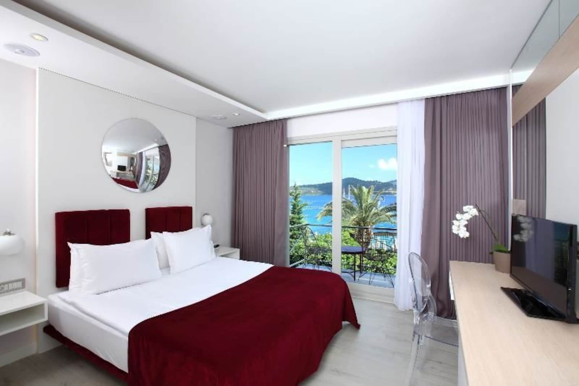 No81 Hotel 5*