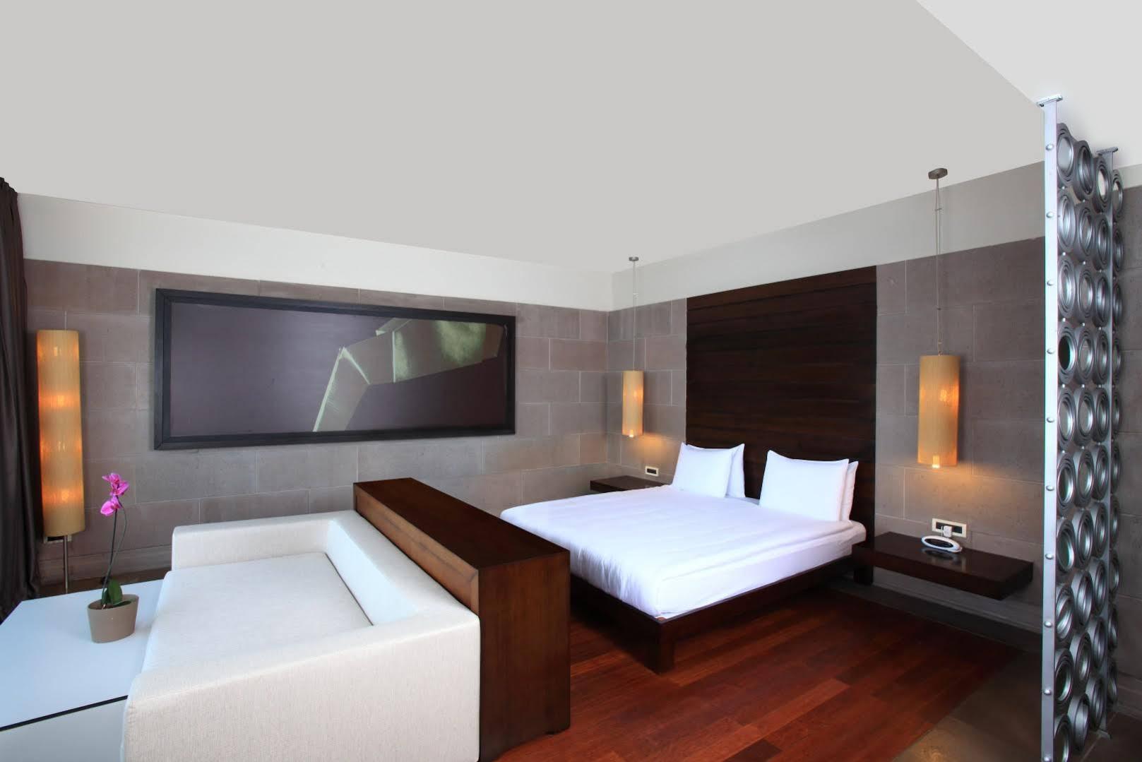 No81 Hotel